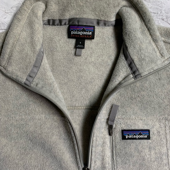 SOLD! Cream/grey Patagonia fleece - Picture 2 of 3